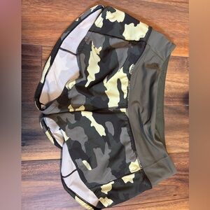 Lululemon size 2 camo shorts.